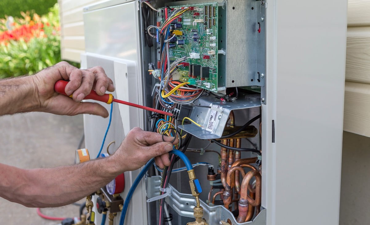 Read more about the article 6 Reasons to Get an Energy-Efficient Heat Pump