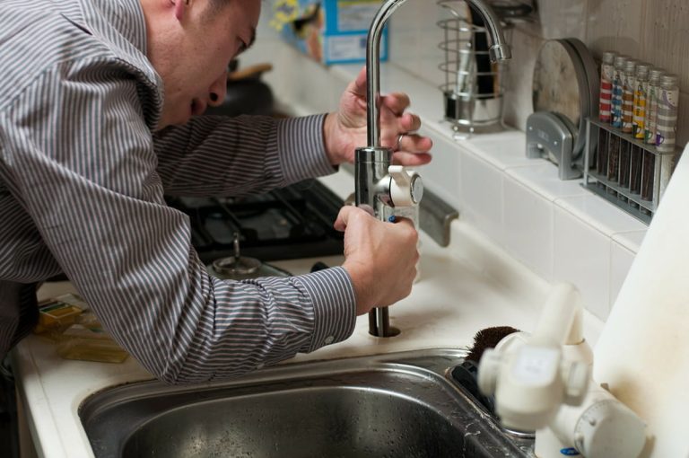 Read more about the article Common DIY Plumbing Mistakes
