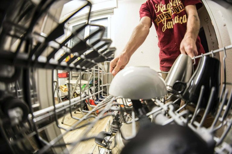 Read more about the article Plumbing Appliances: Dishwasher Maintenance