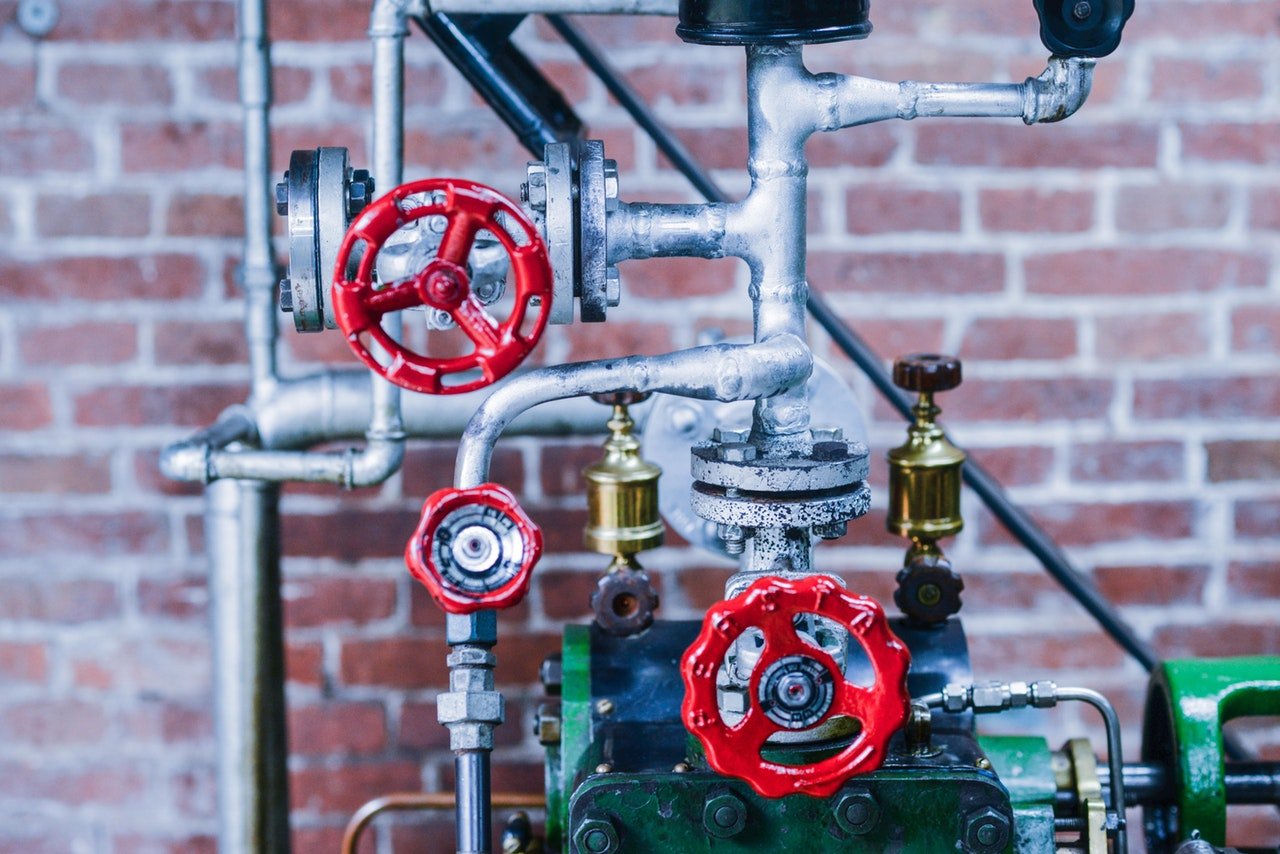 Read more about the article How To Handle A Plumbing Emergency