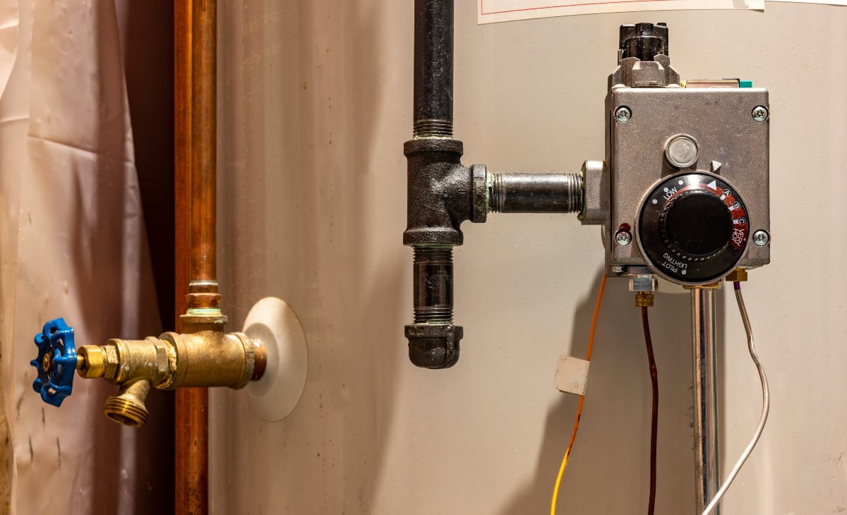 Read more about the article Tank Water Heaters vs. Tankless Water Heaters